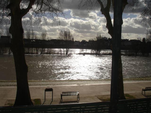 Appart Gite Les Oiseaux- Face Loire Quai Du Chatelet Orléans Extérieur photo