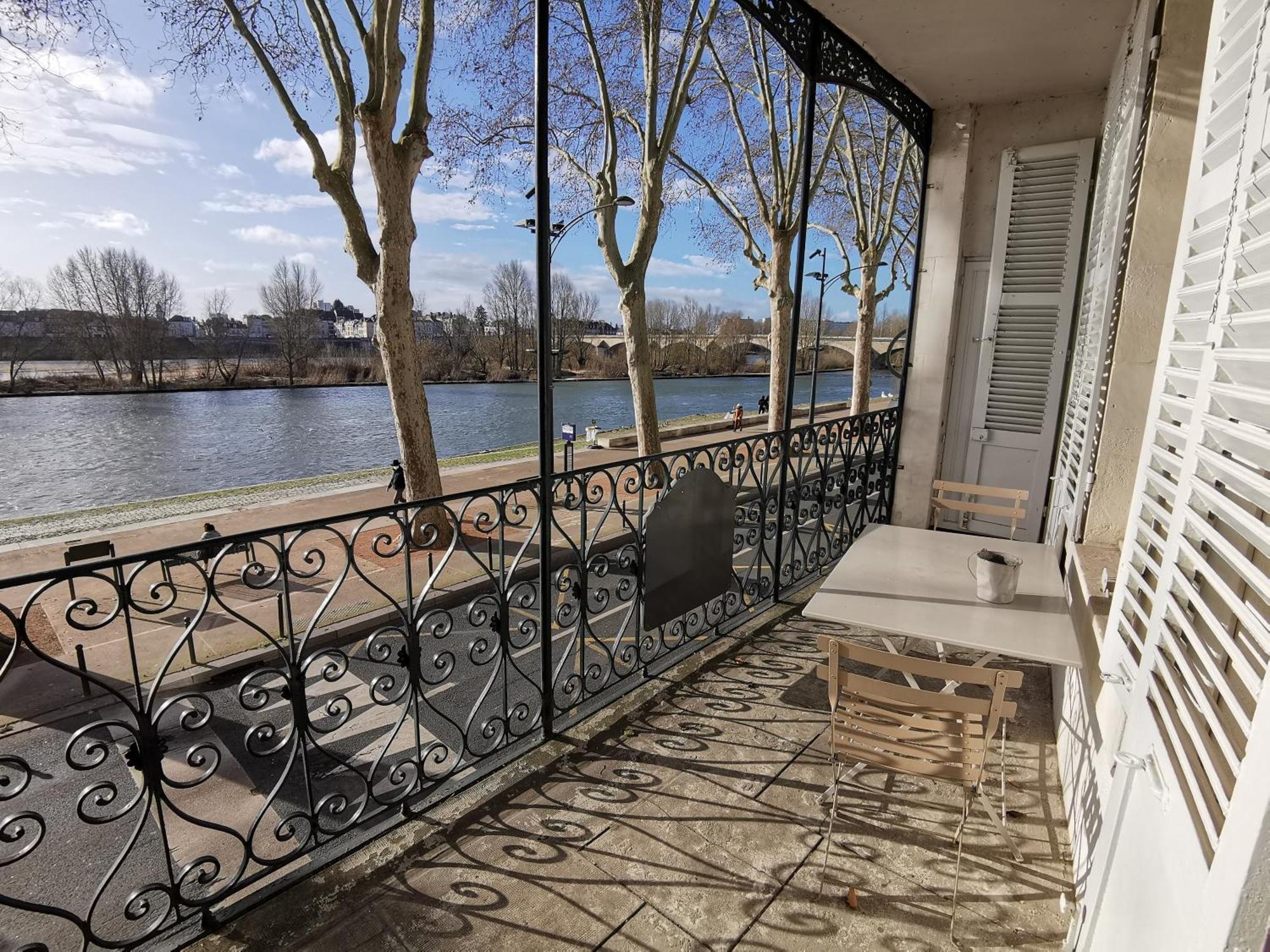 Appart Gite Les Oiseaux- Face Loire Quai Du Chatelet Orléans Extérieur photo