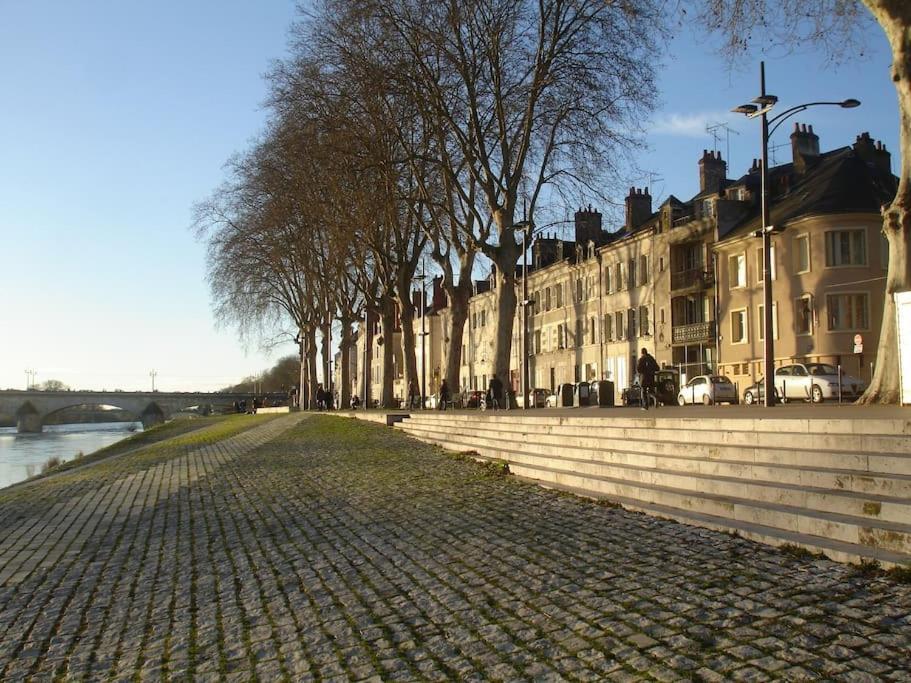 Appart Gite Les Oiseaux- Face Loire Quai Du Chatelet Orléans Extérieur photo